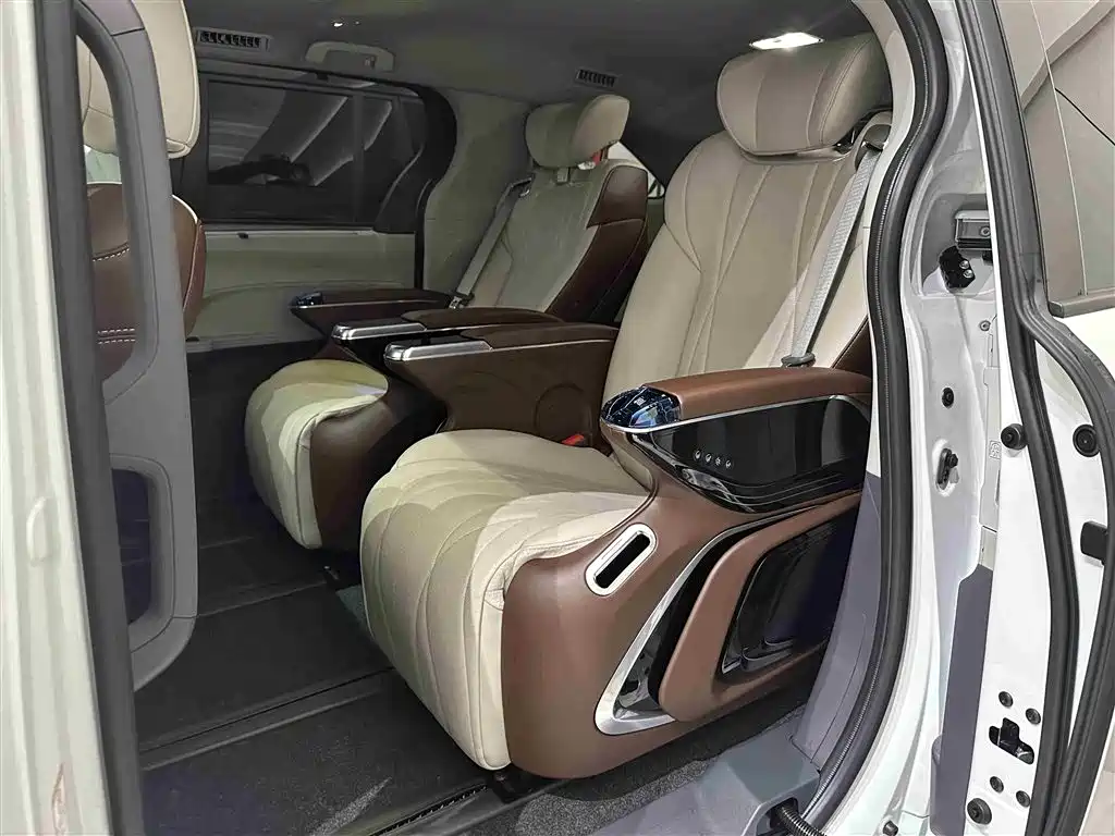 Toyota Sienna 2025 — фото 12