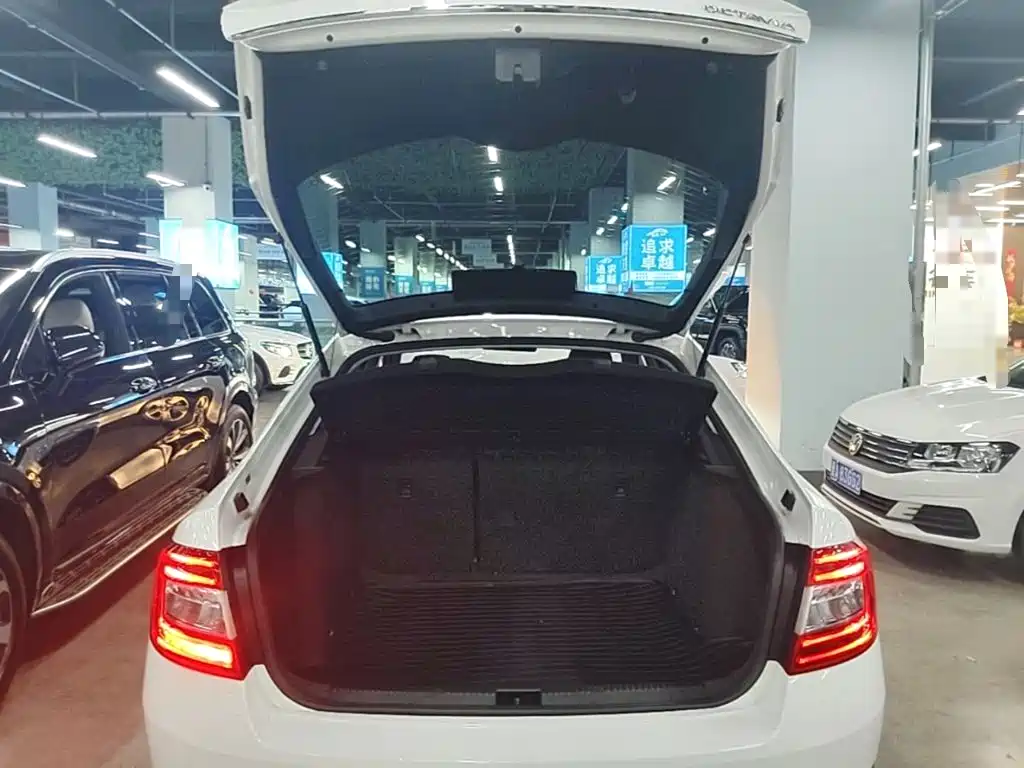 Skoda Octavia 2016 — фото 19