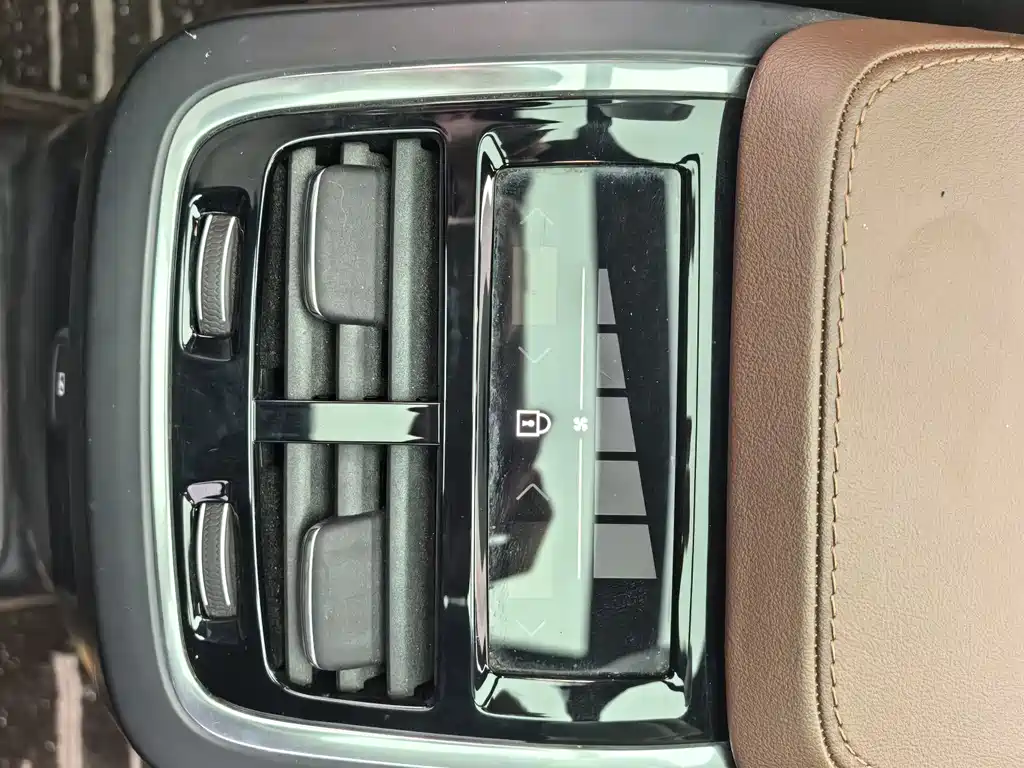 Volvo XC90 PHEV 2022 — фото 16