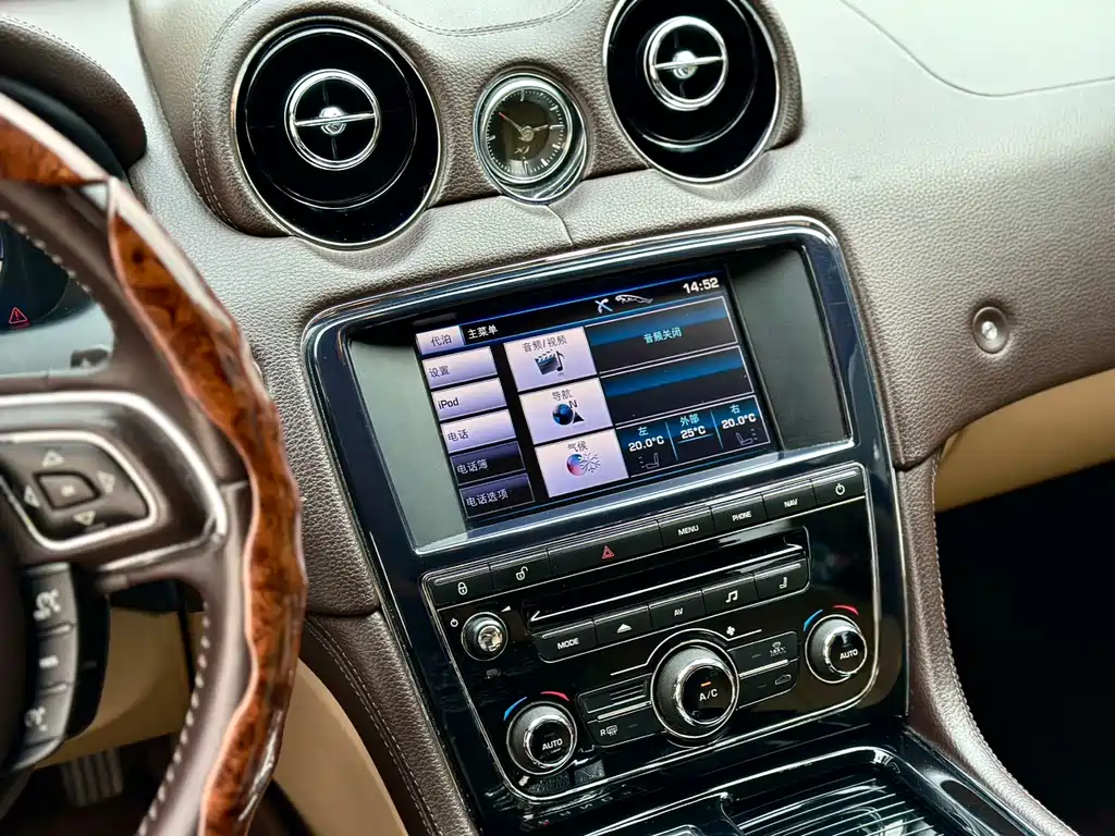 Jaguar XJ 2013 — фото 9