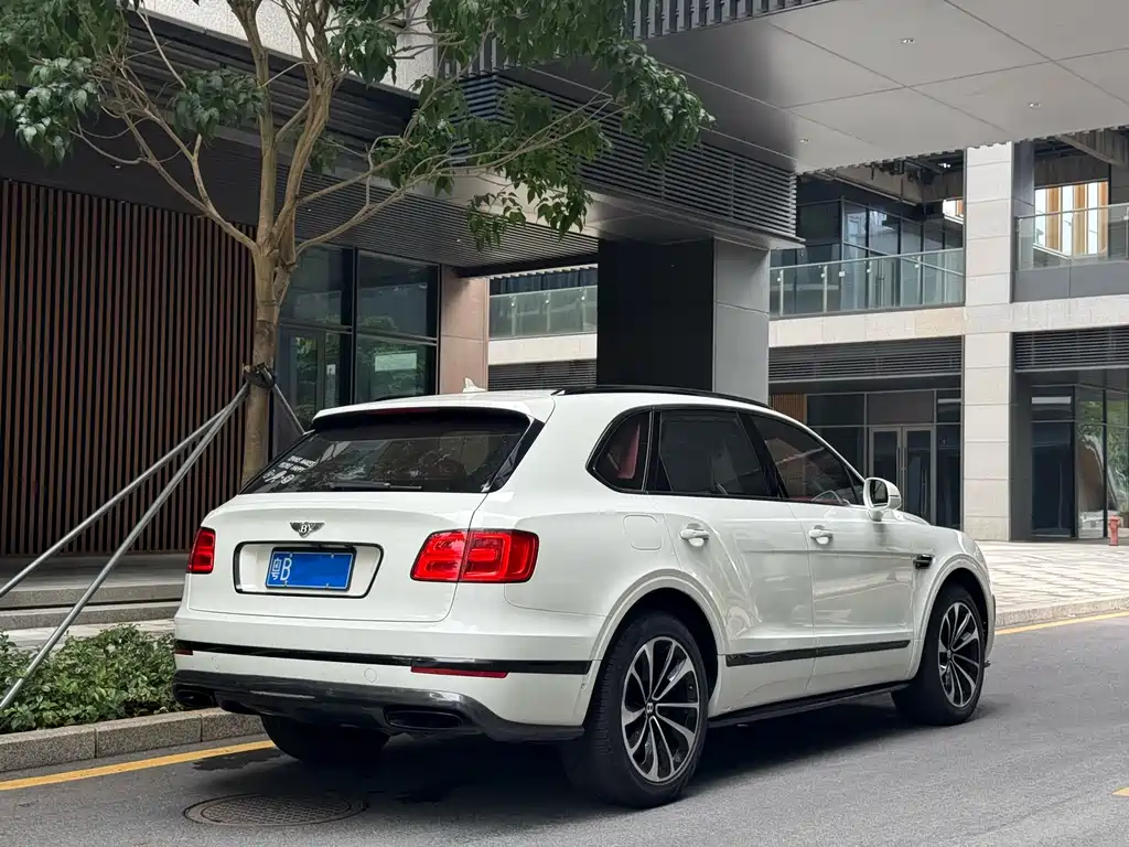 Bentley Bentayga 2016 — фото 3