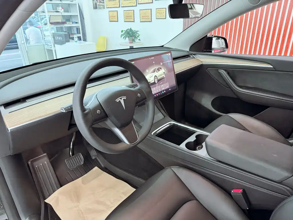 Tesla Model Y 2023 — фото 15