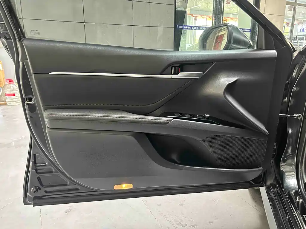 Toyota Camry 2022 — фото 10