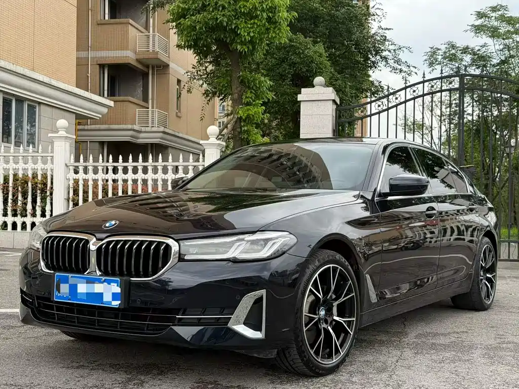 BMW 5 Series 2022 — фото 1