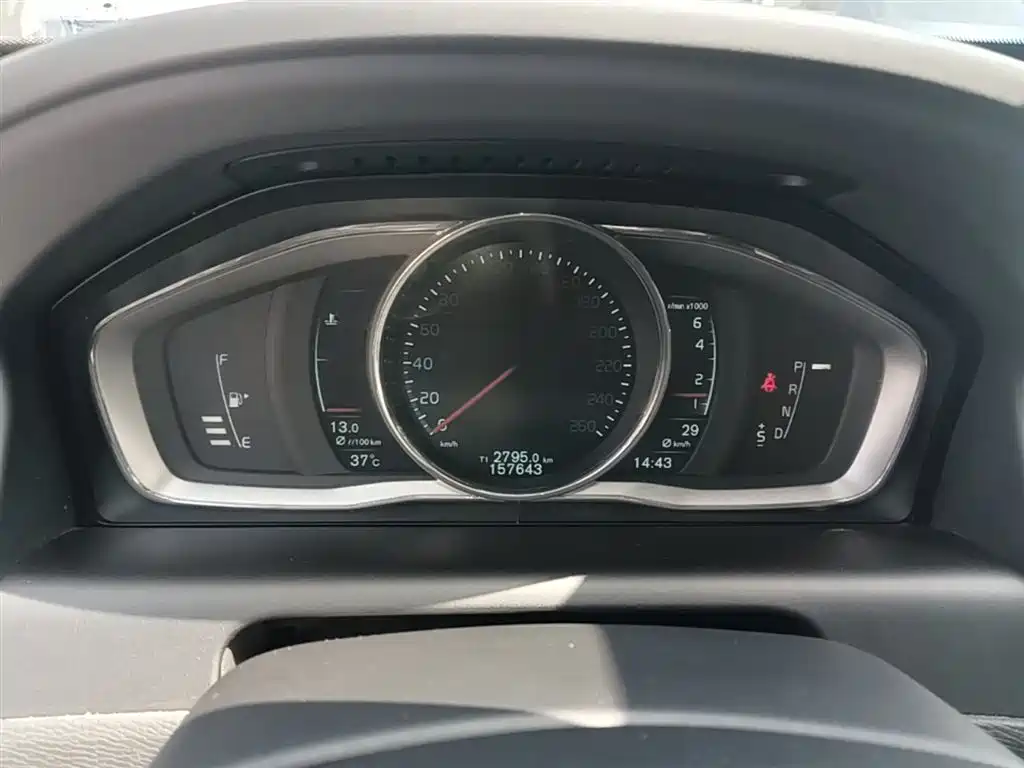 Volvo XC60 2015 — фото 12