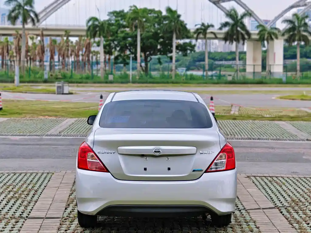 Nissan Sunny 2015 — фото 5
