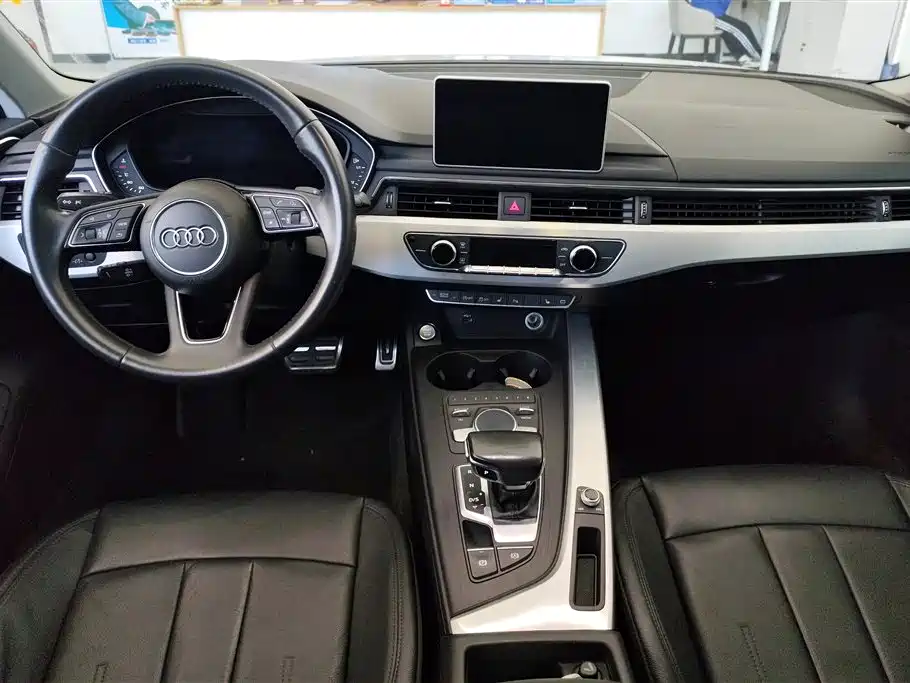Audi A4L 2018 — фото 12