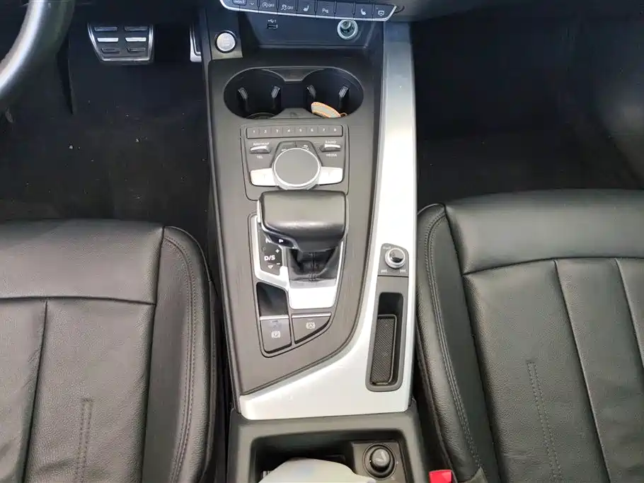 Audi A4L 2018 — фото 16