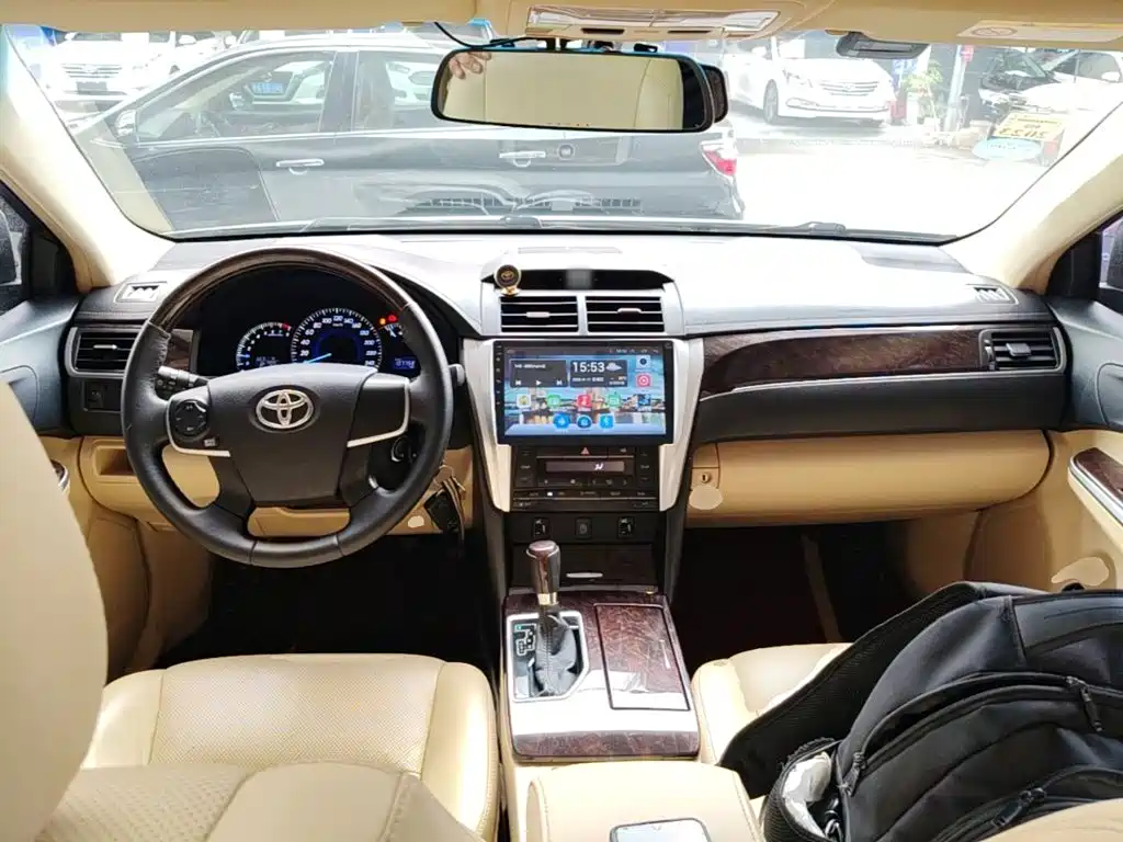 Toyota Camry 2017 — фото 10