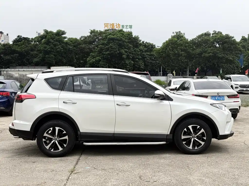 Toyota RAV4 2019 — фото 13