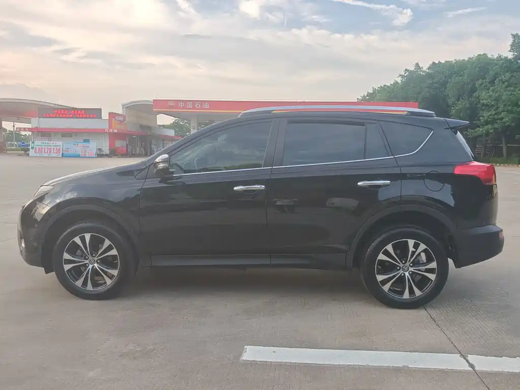 Toyota RAV4 2015