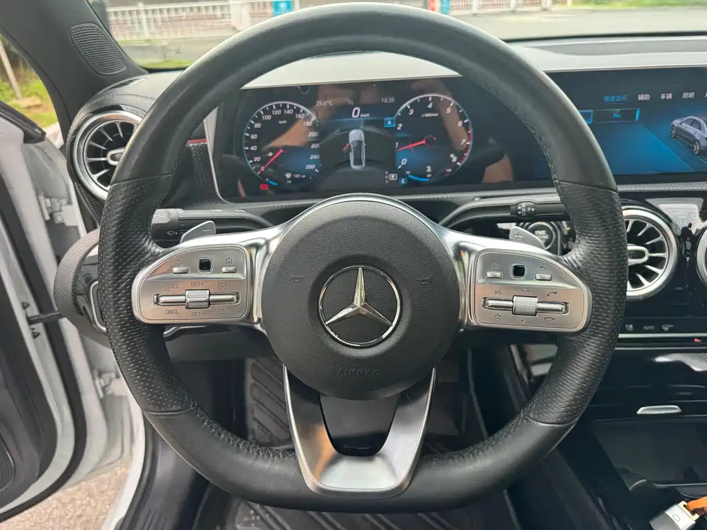 Mercedes-Benz A-Class 2020 — фото 12