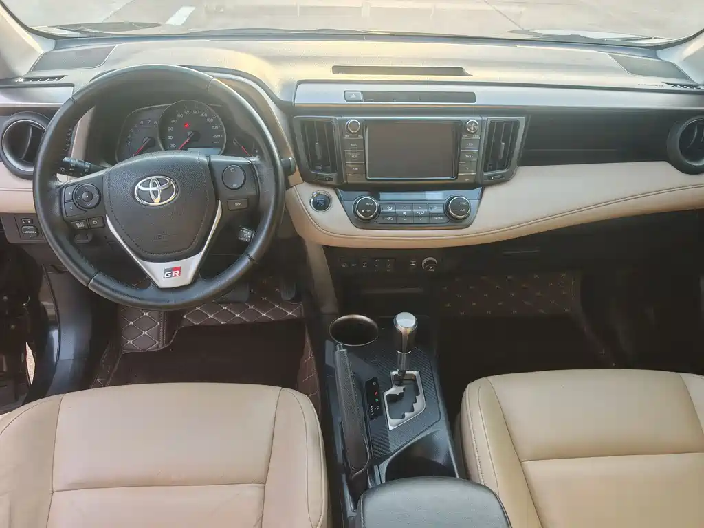 Toyota RAV4 2015 — фото 8