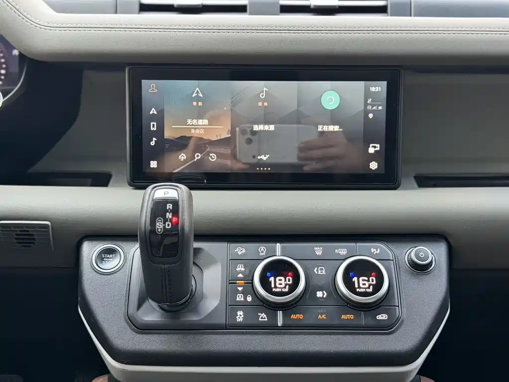 Land Rover Defender 2021 — фото 10