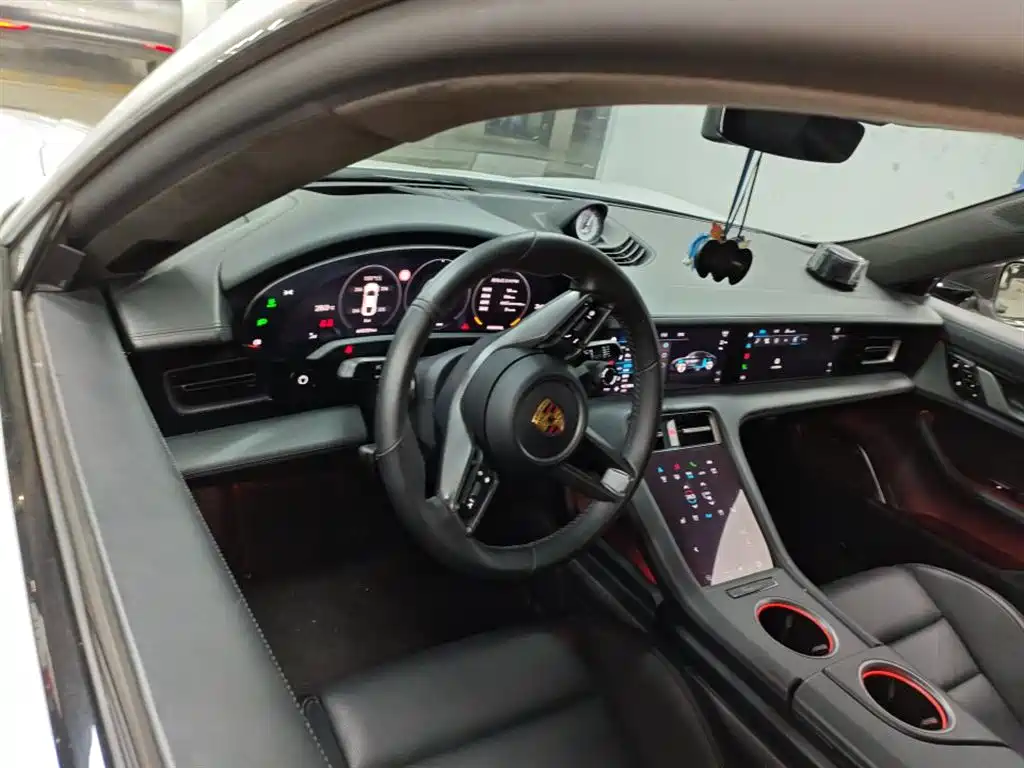Porsche Taycan 2021
