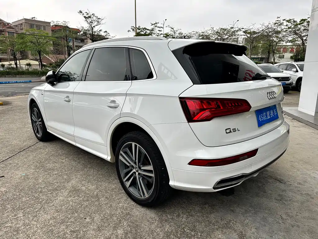 Audi Q5L 2020 — фото 4