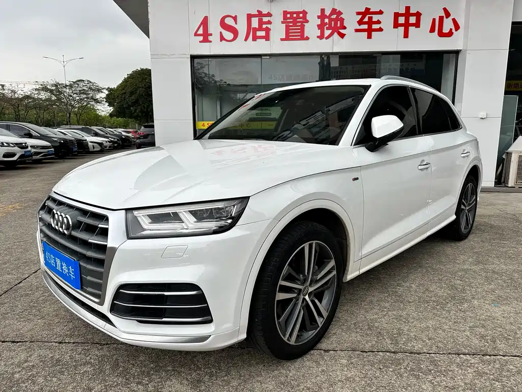 Audi Q5L 2020 — фото 1