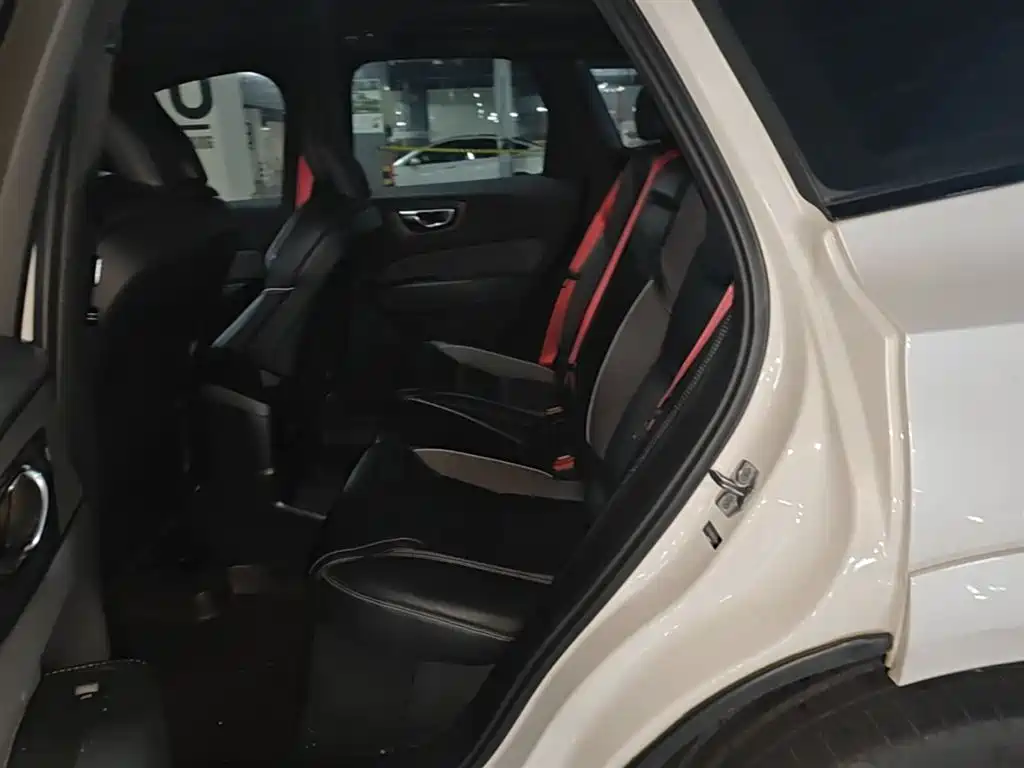 Volvo XC60 PHEV 2020 — фото 17