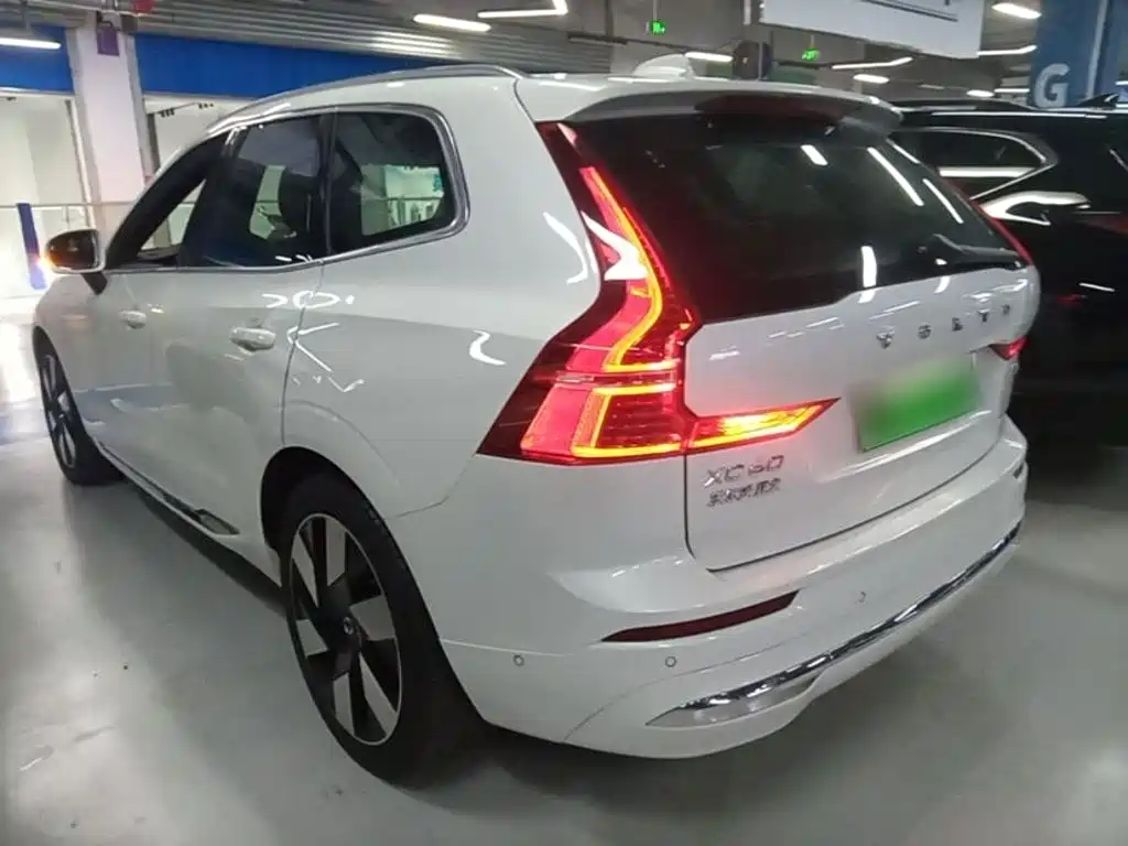 Volvo XC60 Plug-In Hybrid 2024 — фото 5