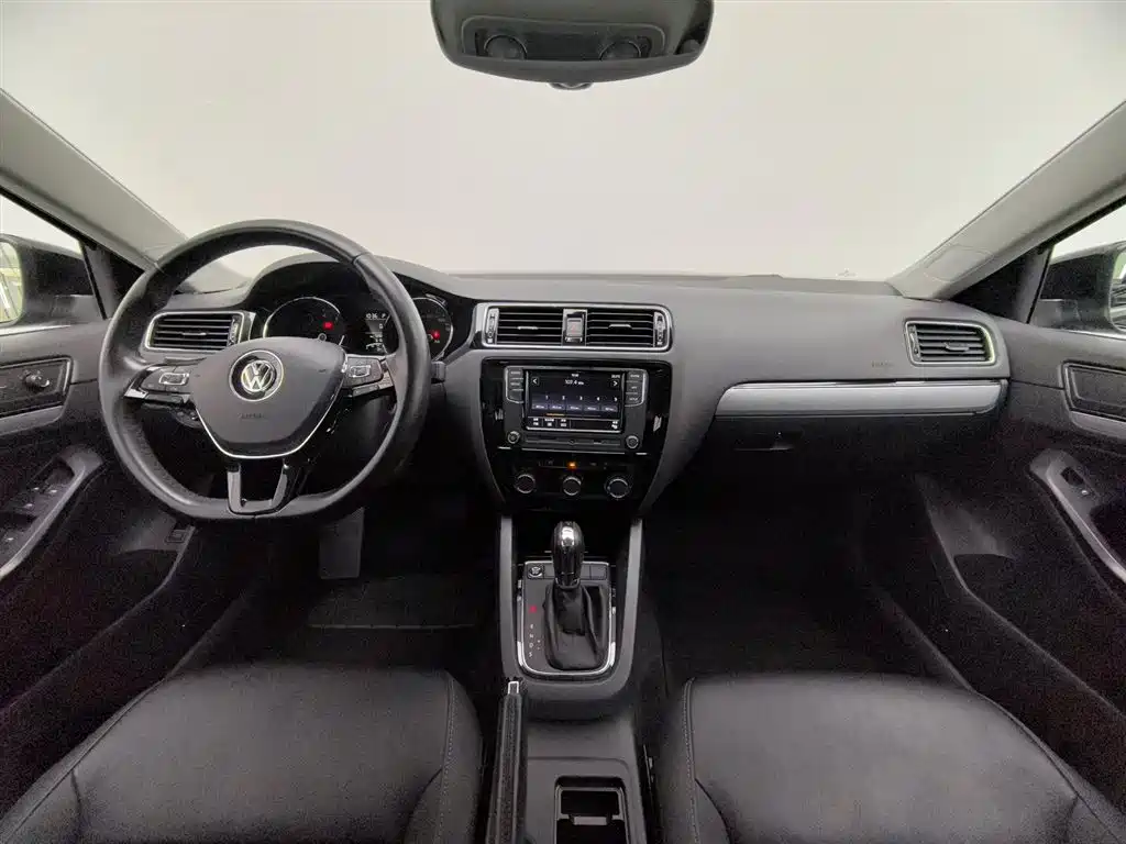 Volkswagen Sagitar 2019