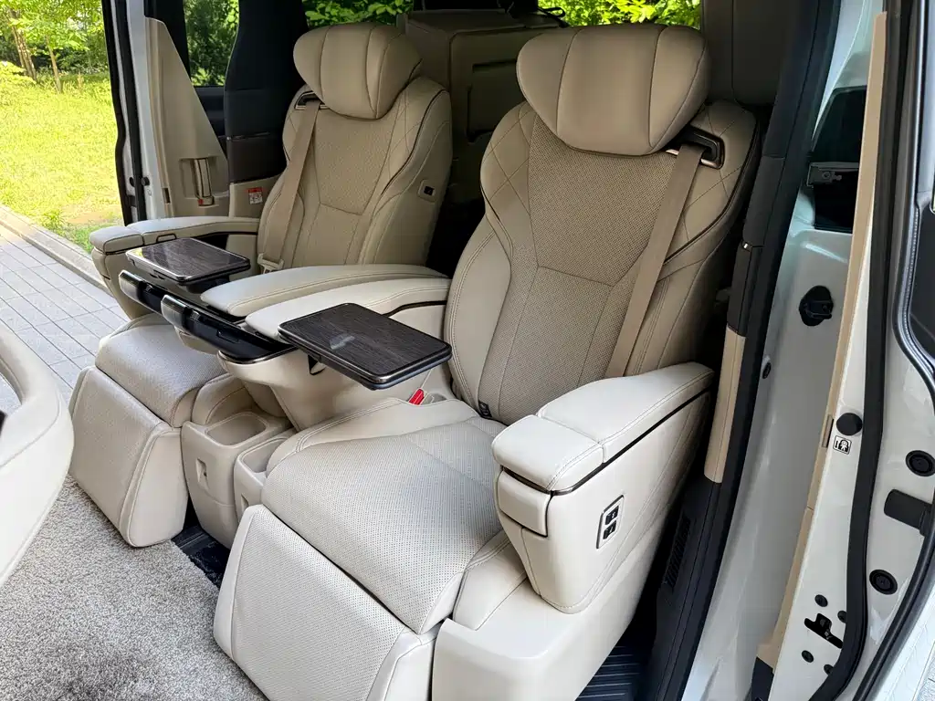 Toyota Alphard 2024 — фото 10