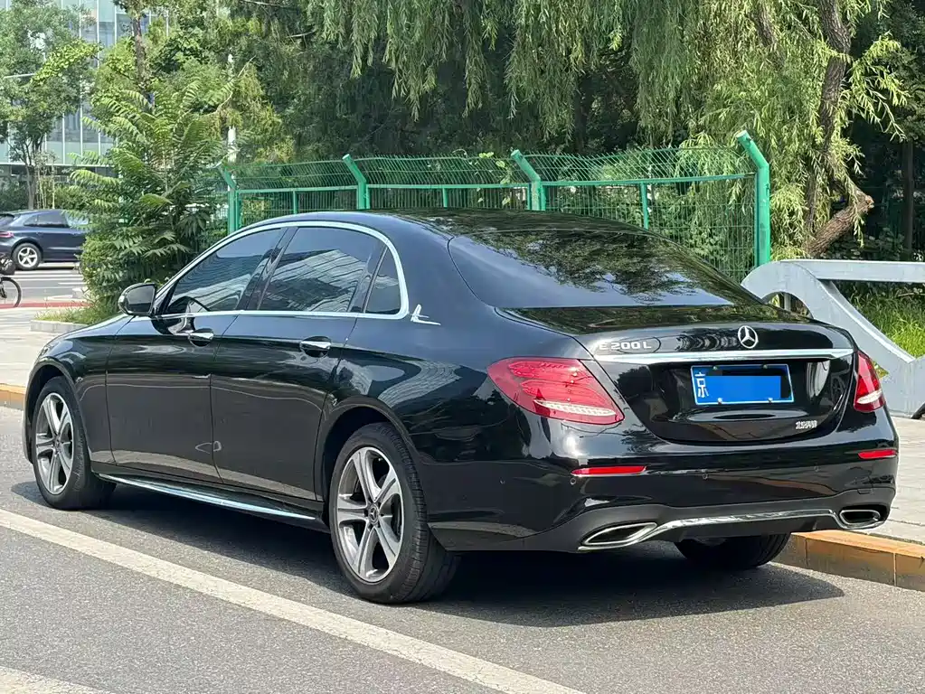 Mercedes-Benz E-Class 2018 — фото 15