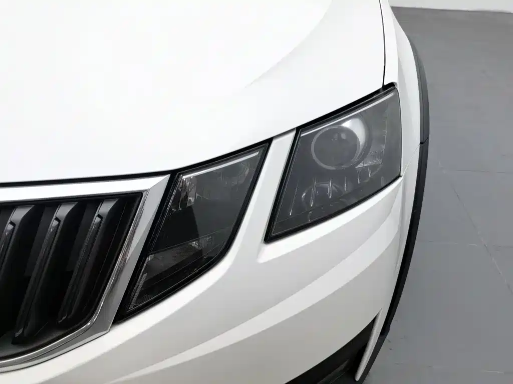 Skoda Octavia 2018 — фото 7