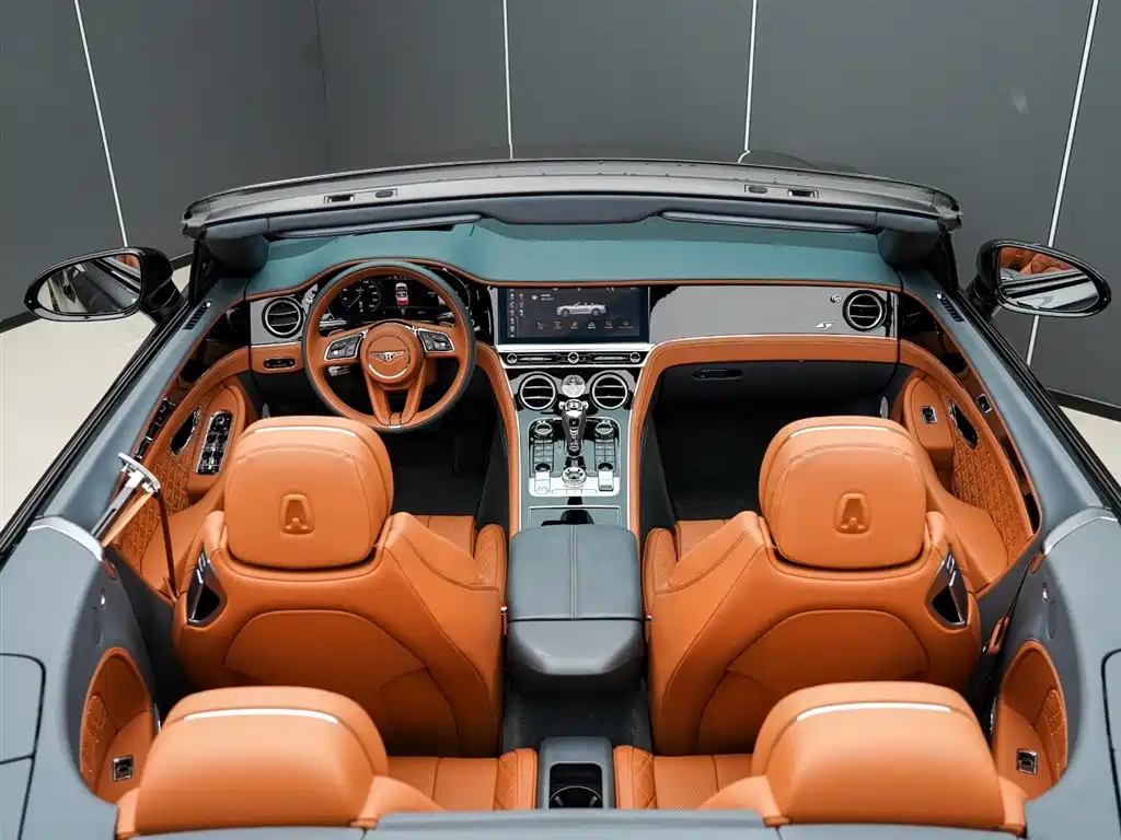 Bentley Continental 2024 — фото 18