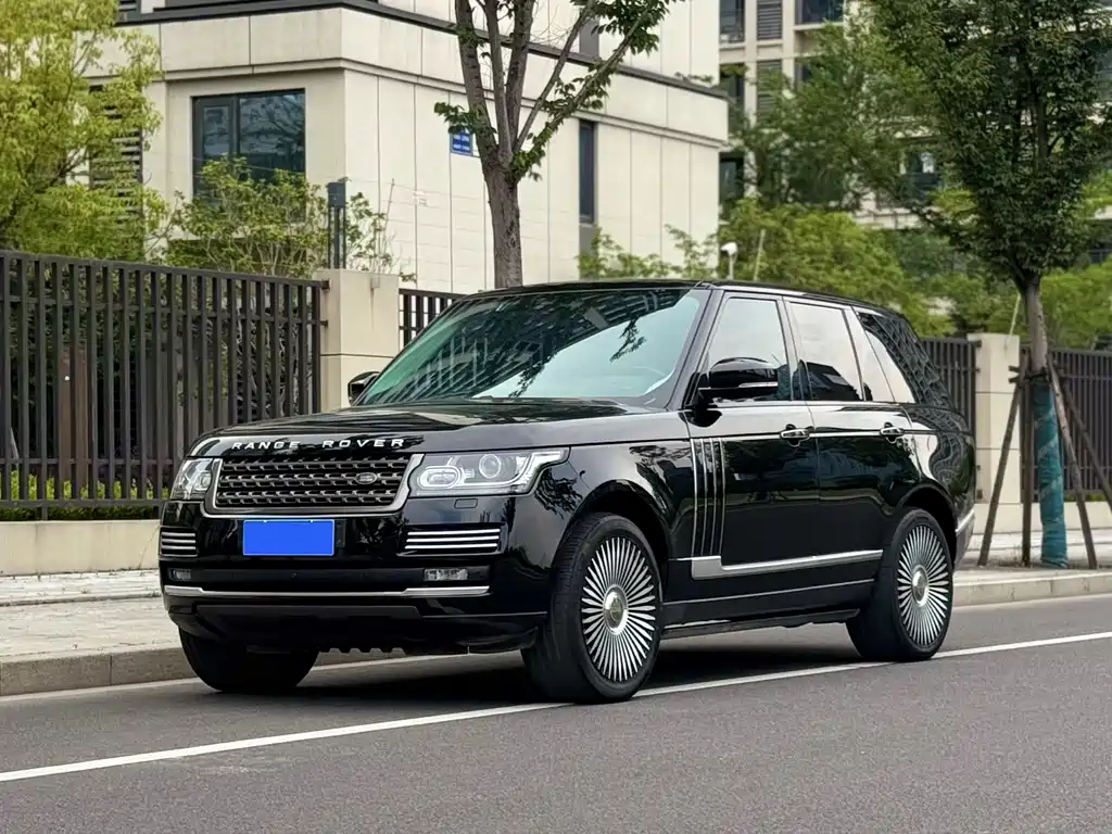 Land Rover Range Rover 2018 — фото 1