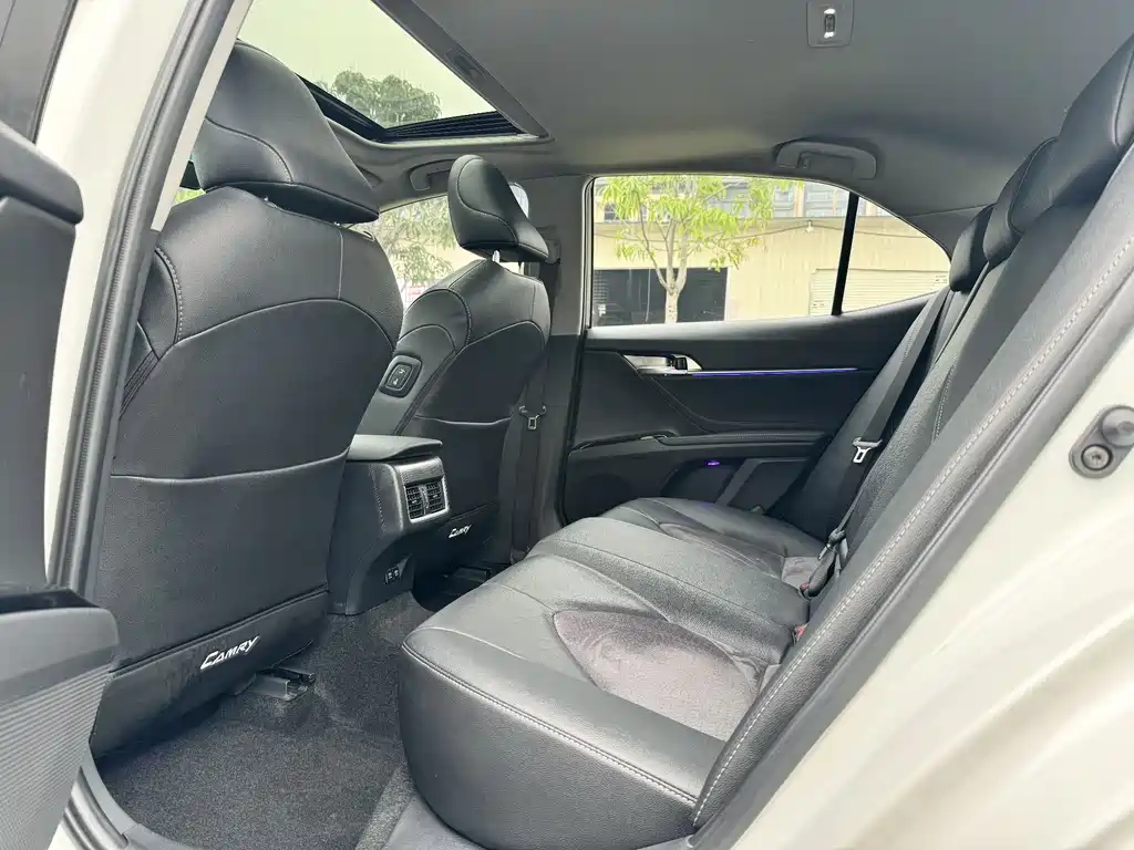 Toyota Camry 2021 — фото 14