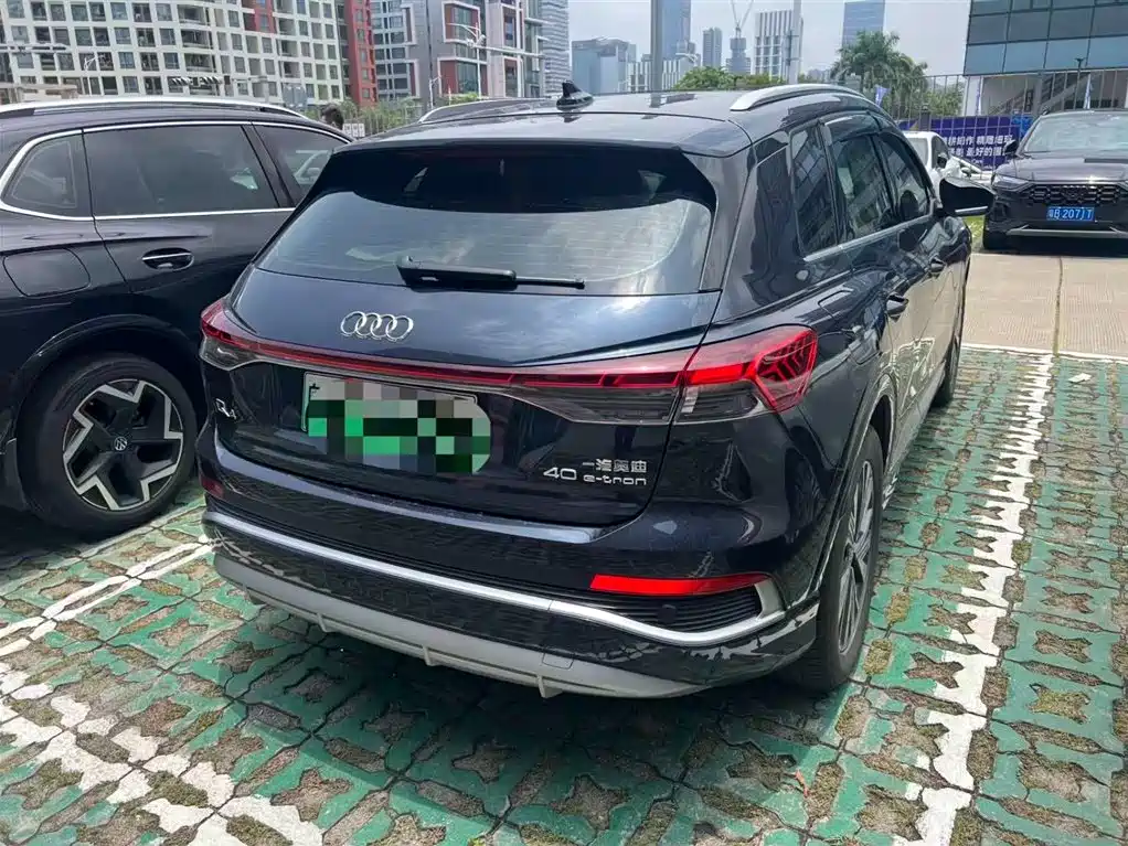 Audi Q4 e-tron 2024