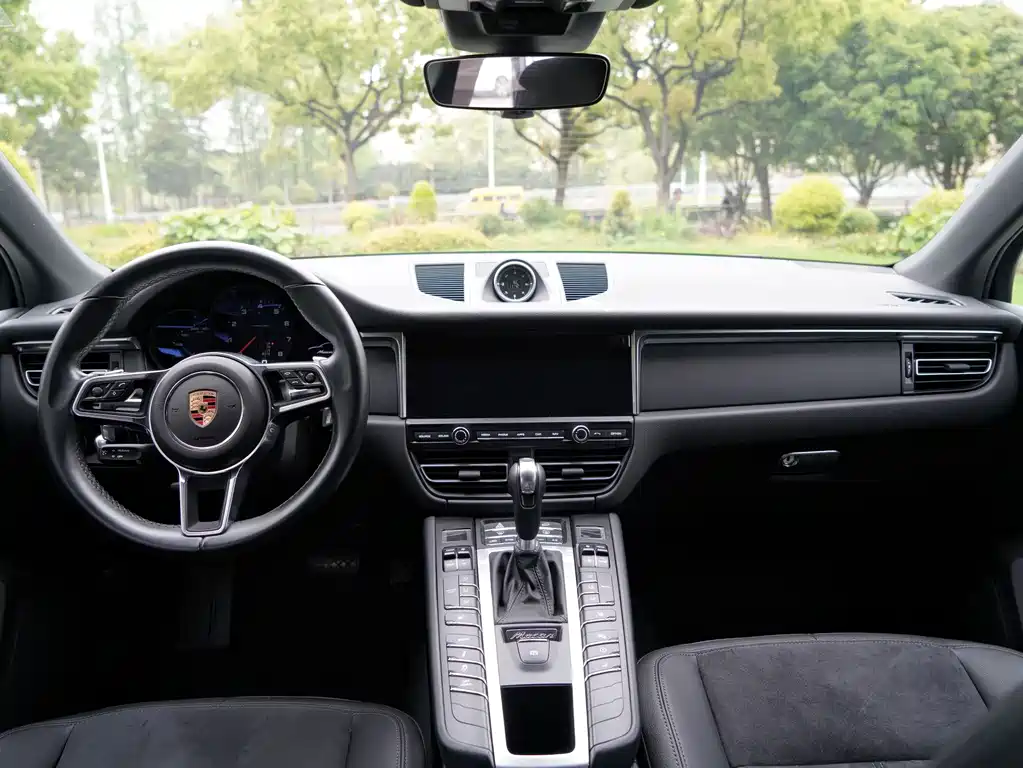 Porsche Macan 2019 — фото 11