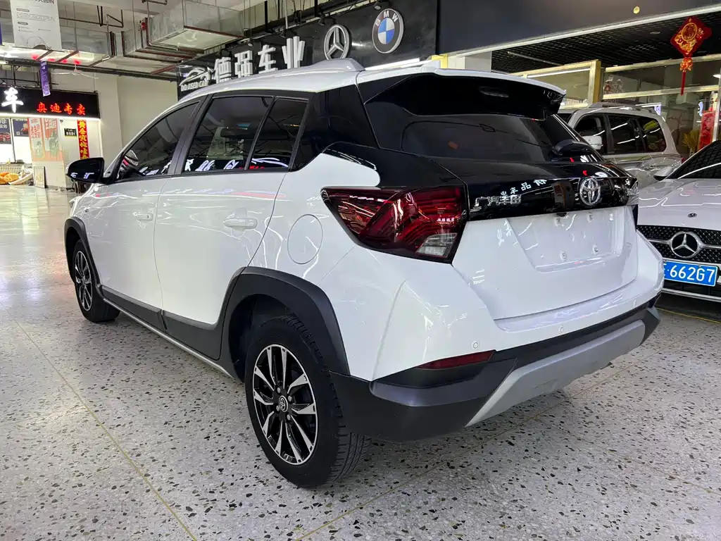 Toyota Yaris L 2022