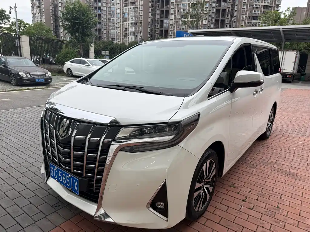 Toyota Alphard 2018 — фото 1