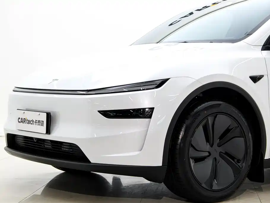 Tesla Model Y 2026 — фото 8