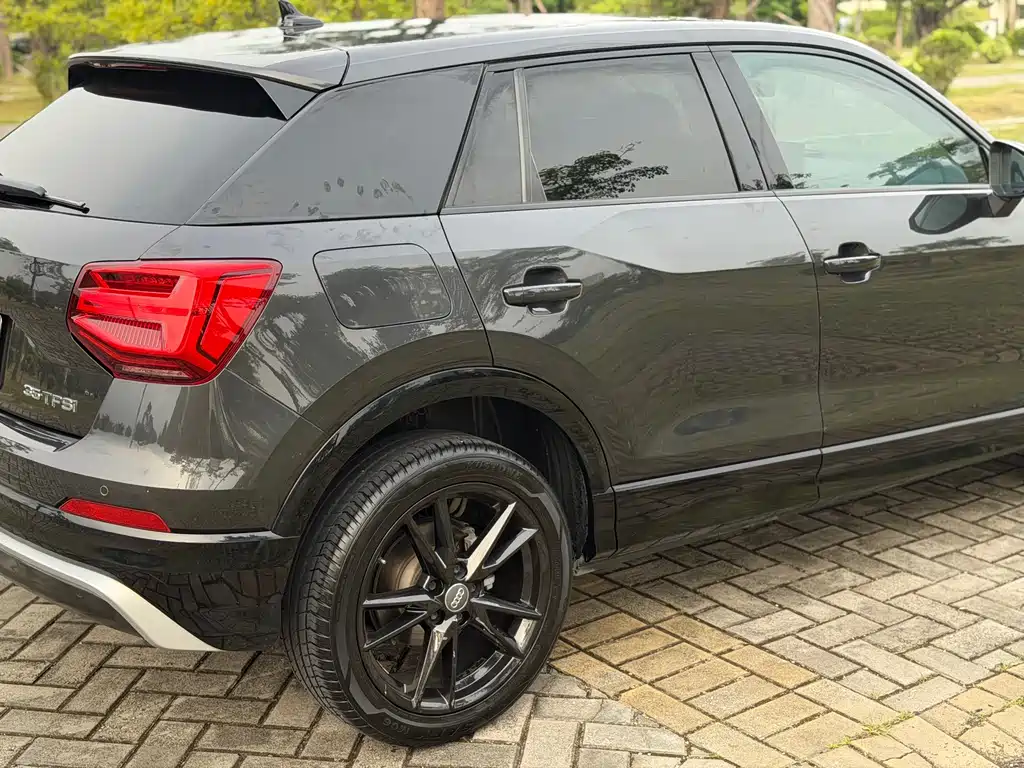 Audi Q2L 2019 — фото 16