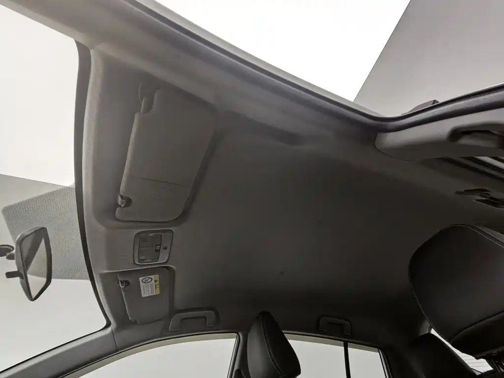 Toyota Yaris L 2016 — фото 14