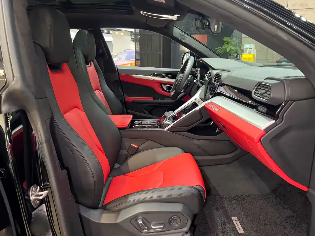 Lamborghini Urus 2019 — фото 26