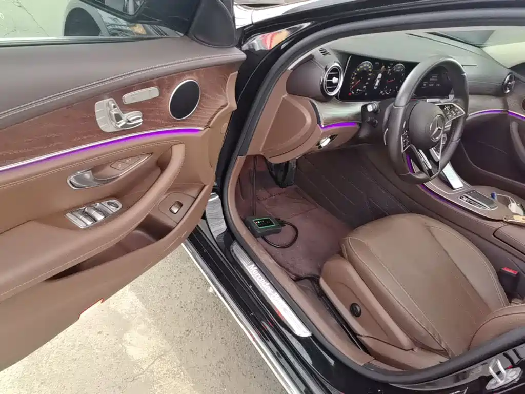 Mercedes-Benz E-Class 2023 — фото 16