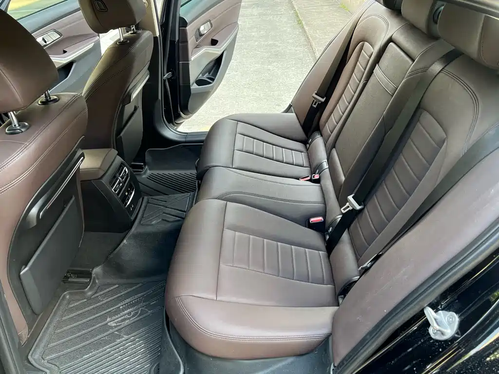 BMW 3 Series 2019 — фото 13