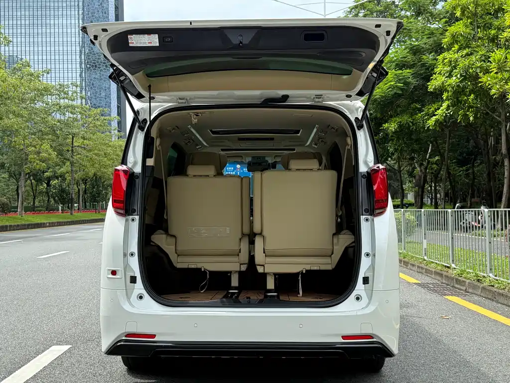 Toyota Alphard 2020 — фото 20