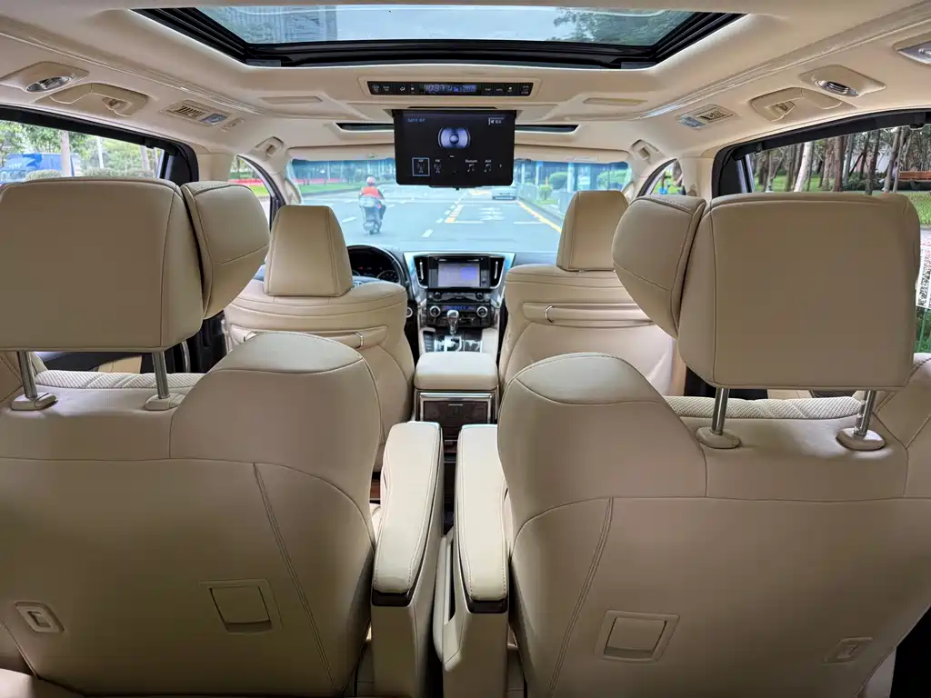 Toyota Alphard 2020 — фото 18