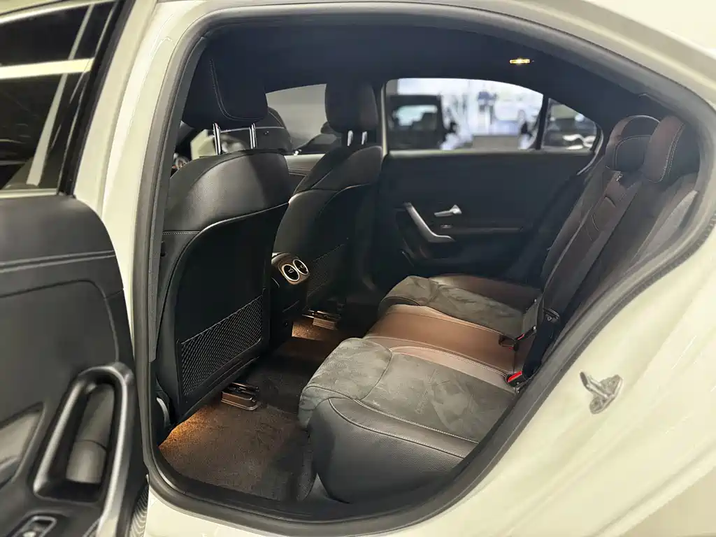 Mercedes-Benz A-Class 2023 — фото 14