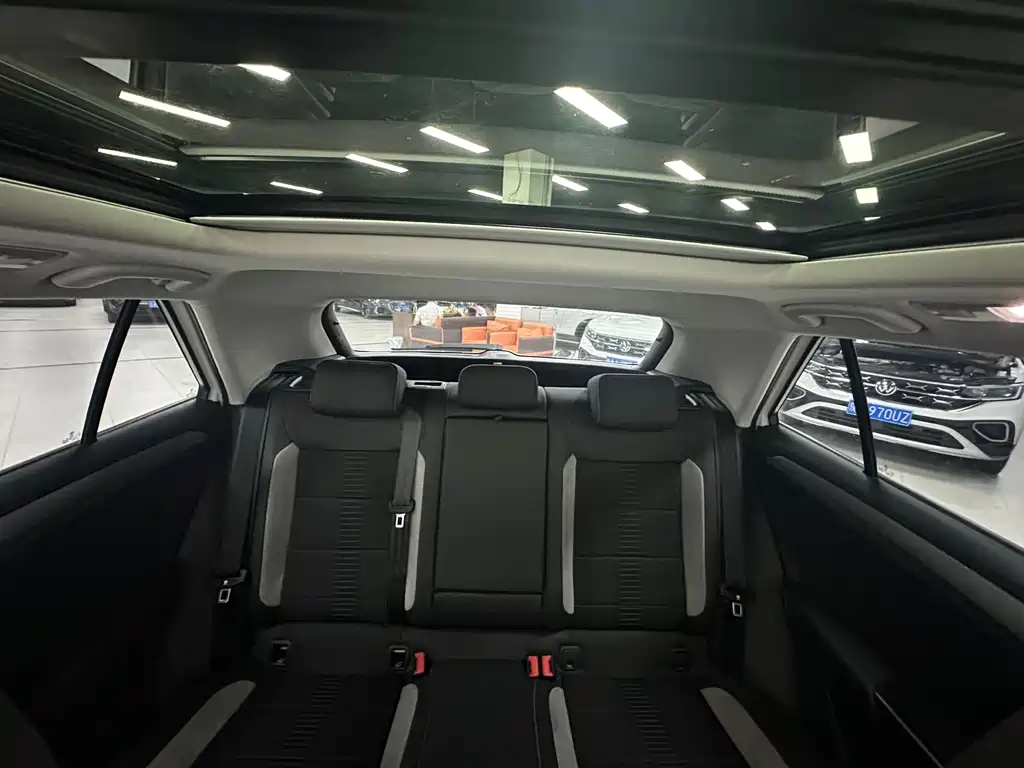 Volkswagen T-Roc 2023 — фото 22