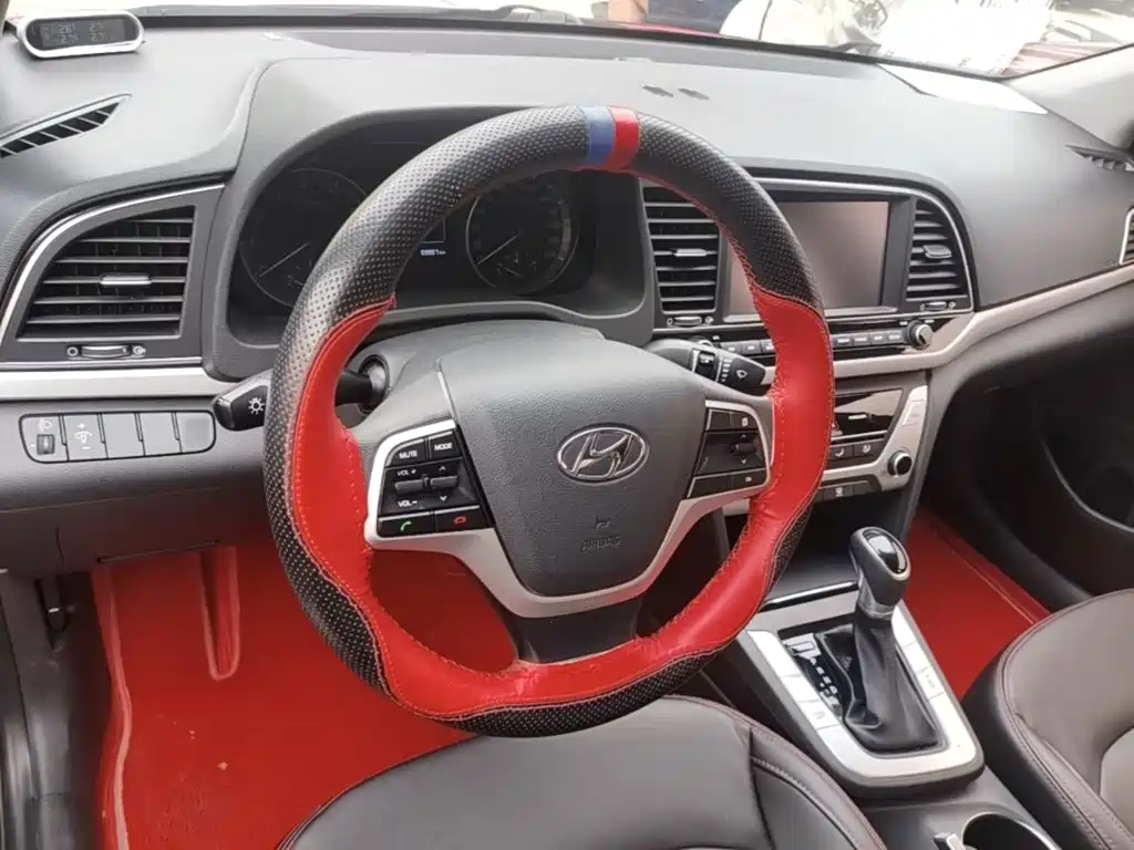 Hyundai Elantra 2019 — фото 11