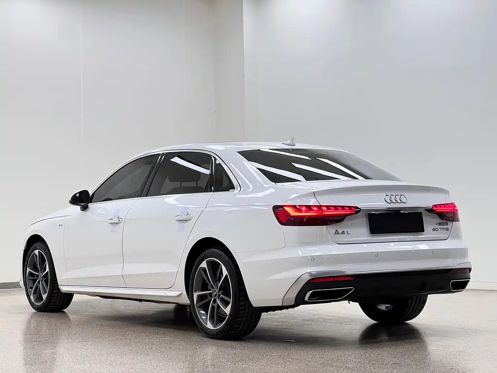 Audi A4L 2022 — фото 9