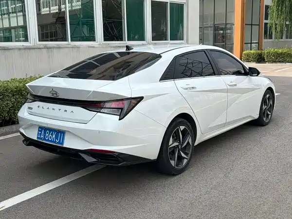 Hyundai Elantra 2023