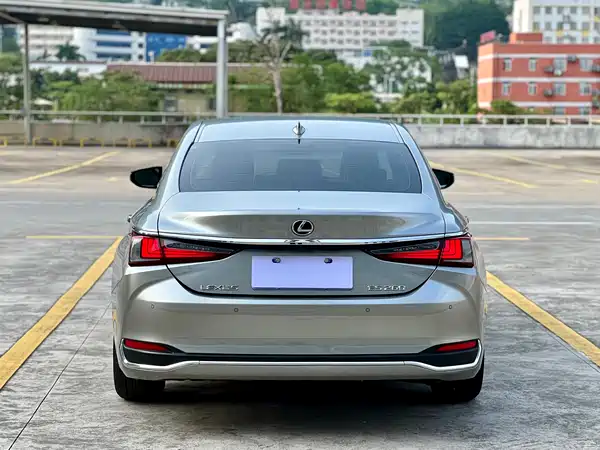 Lexus ES 2018