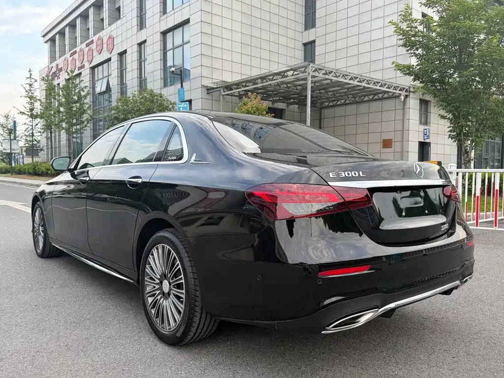 Mercedes-Benz E-Class 2023 — фото 17