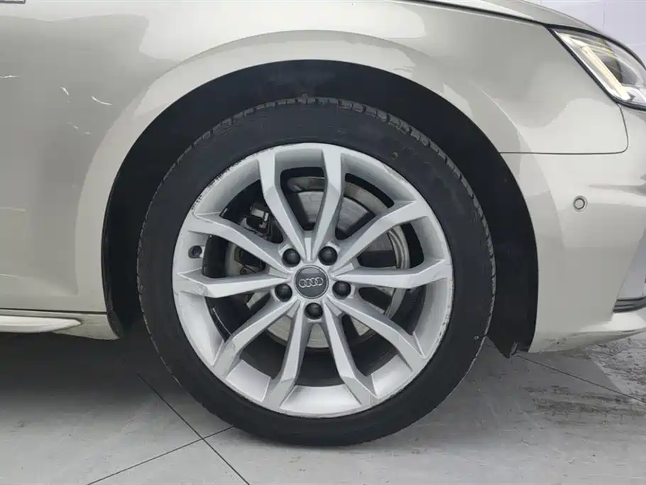 Audi A4L 2018